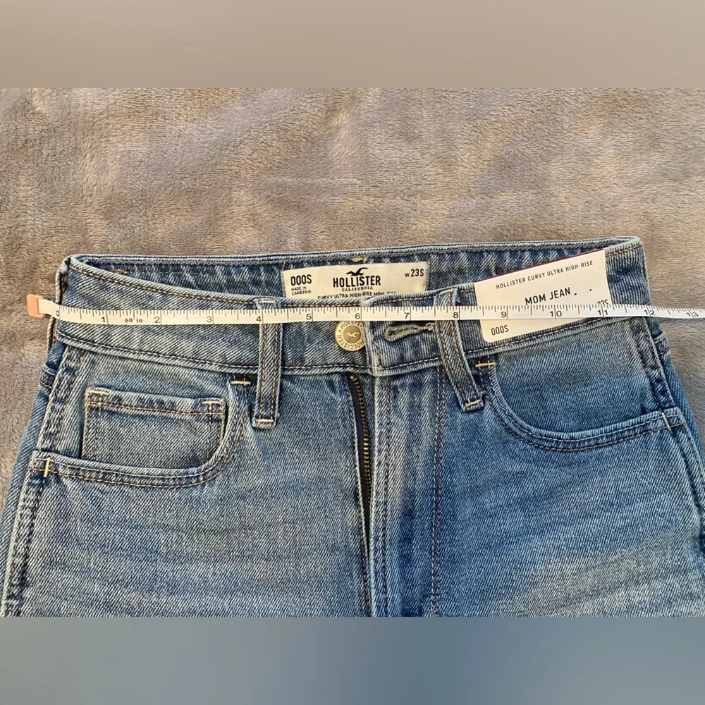 Hollister curvy ultra high rise-rise mom jean 000XS - Picture 2 of 5